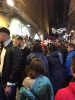 Natale è quasi alle porte, e i ragazzi del progetto “chi trova un lavoro trova un tesoro’’ vivono tra le strade di San Gregorio Armeno il fascino e la magia dell’atmosfera natalizia napoletana.-7