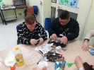 I ragazzi dell'ATL dopo aver scelto la ricetta ed essersi diretti al supermercato a comprare gli ingredienti hanno preparato, in occasione del carnevale, chiacchiere e sanguinaccio.-3