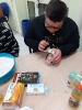I ragazzi dell'ATL dopo aver scelto la ricetta ed essersi diretti al supermercato a comprare gli ingredienti hanno preparato, in occasione del carnevale, chiacchiere e sanguinaccio.-8
