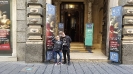 Martina e a Vincenzo in vesti di guide turistiche al Palazzo Zevallos di Napoli-3