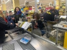 I ragazzi del club dopo aver scelto la ricetta ed essersi diretti al supermarket a comprare gli ingredienti hanno preparato dei rustici per cena!-10
