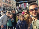 Stefano con grande entusiasmo guida il gruppo al centro storico a Napoli, raggiungendo anche il MAN con padronanza e dimostrando le proprie competenze-1